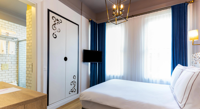 Klasický Dvoulůžkový s manželskou postelí pokoj a výhledem na město Petros Boutique Hotel