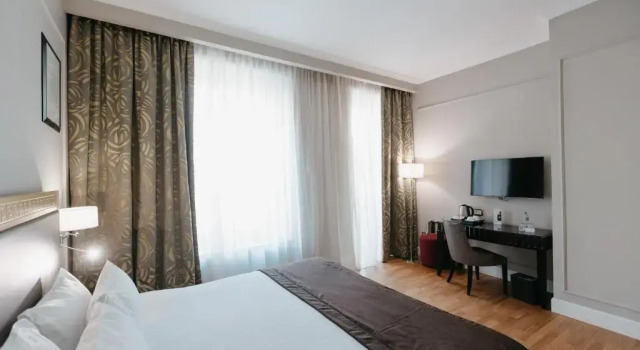 Klassisk  dobbelt værelse med altan Royal Tulip Grand Hotel Yerevan