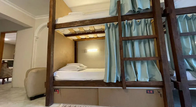 Кровать в общем номере (мужской номер) с красивым видом из окна Хостел Camp & Hostel Antalya