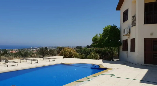 Ozbek Omur Dedekorkut Mini-Hotel, Boek Bed and Breakfast Hotels in Paphos met parkeren, in de buurt van Faros Beach, Parkeren