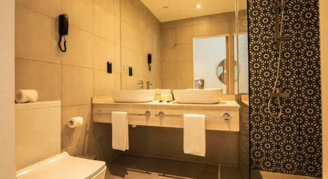 Двухместный номер Executive Отель Grand Kingsgate Waterfront By Millennium