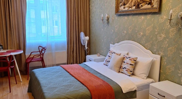 Komfortní Dvoulůžkový s manželskou postelí pokoj Lev Mini-hotel