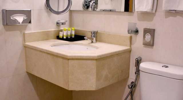 Двухместный люкс c 1 комнатой с балконом и с видом на город Ramada Hotel & Suites by Wyndham Ajman