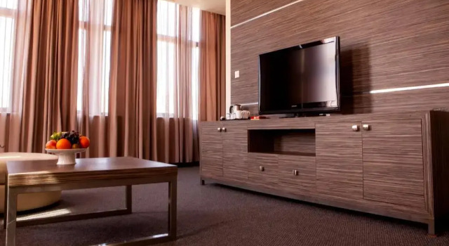 Firedobbelt suite med altan med udsigt Hrazdan Hotel
