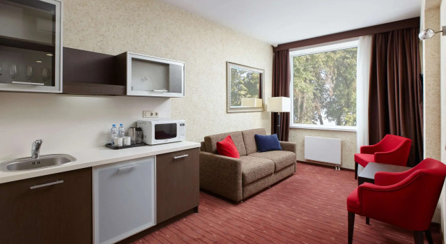 Апартаменты Люкс семейные Гостиница Park Inn, Одинцово