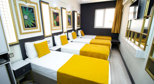 Четырёхместный номер Standard Exporoyal Hotel