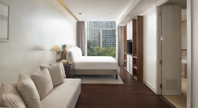 Двухместный клубный полулюкс Prestige Отель Oriental Residence Bangkok