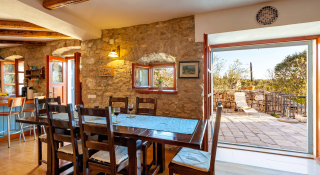 Вилла Villa Vicina - Historic Stone Villa with Pool & Sea Views I Milna