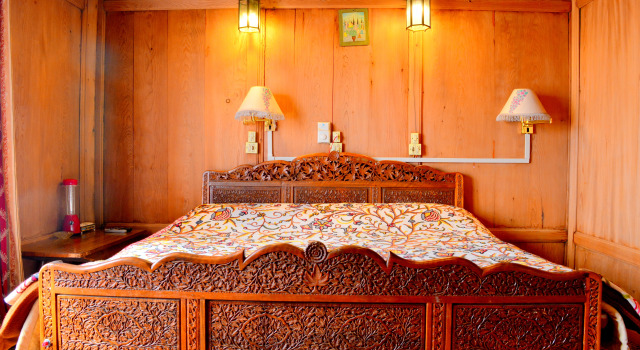 Отель Houseboat Golden Flower