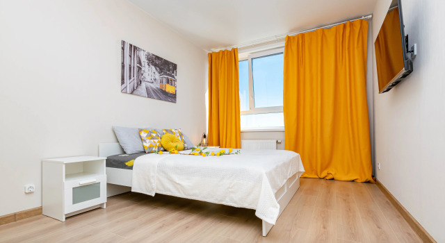 Svetlaya Shikarnaya Tryokhkomnatnaya Kvartira U Stolitsy Apartments, Prenota Appartamento Hotel a Perm Krai con parcheggio, Parcheggio
