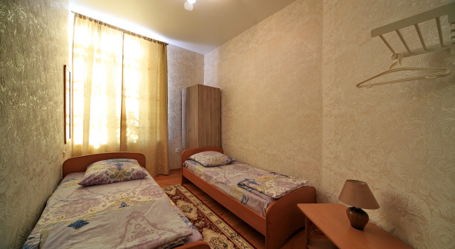 Guesthouse on Kyzyl-armeyskaya, Book Guesthouse Hotels in Kirovsky district with Parking, Parking