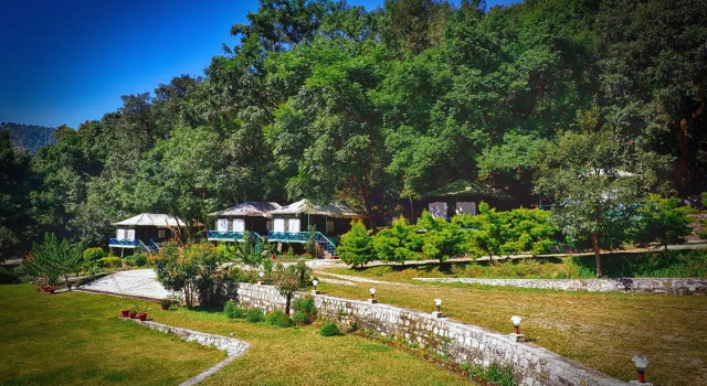Тент с красивым видом из окна Latitude 29 by The Lake Resort