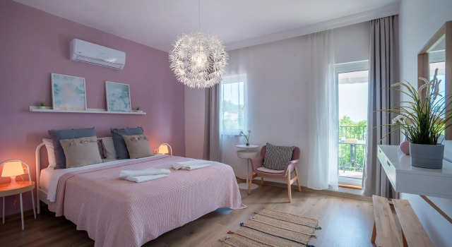 Шестиместная вилла с балконом и с красивым видом из окна True Blue Boutique Hotel Kalkan