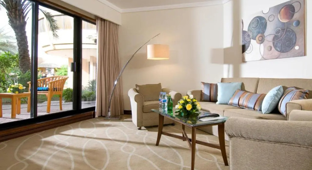 Двухместный люкс Executive с балконом Отель Danat Al Ain Resort
