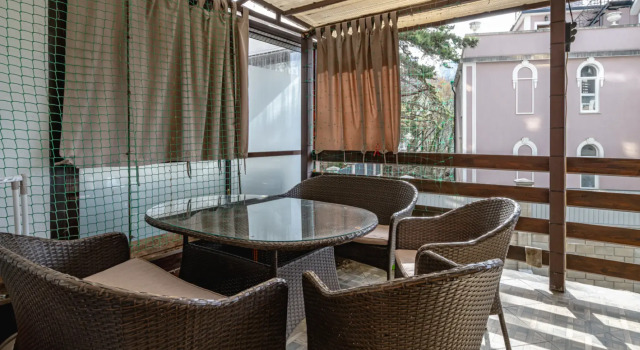 Dvukhetazhnaya S Terrasoy Otdykh U Ruchyya Flat, Rezervovat Apartmán Jalta 