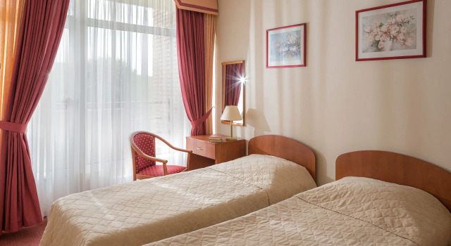 Deluxe Doppel Familie Zimmer 2 rooms mit Balkon Planernoye Hotel