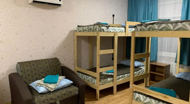 Кровать в общем номере (мужской номер) Отель Кедр