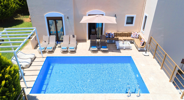 Вилла Cretan Sunny Villa Heated Pool