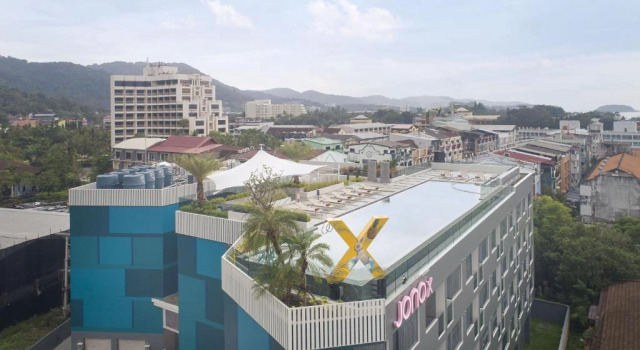 Отель JonoX Phuket Karon Hotel
