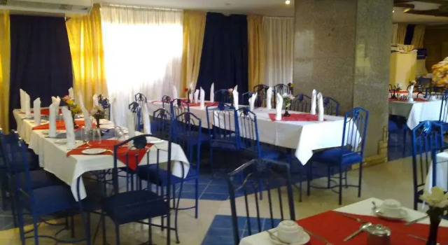 Отель Gaddis Hotel, Suites and Apartments