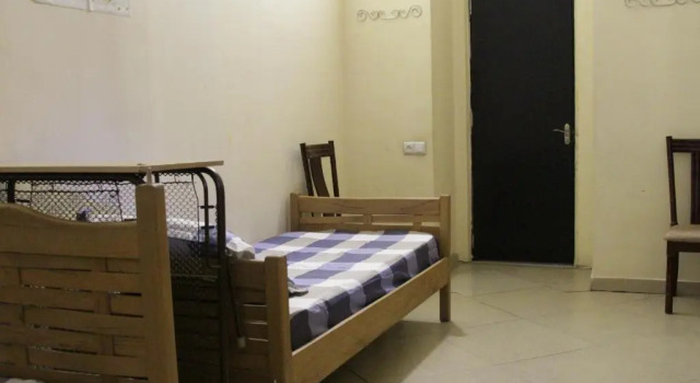Кровать в общем номере с красивым видом из окна Отель Lucky Hotel. Rooms & Hostel