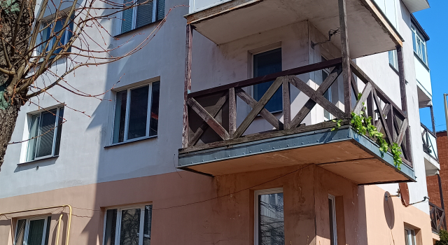 Квартира в центре на Московской, Забронировать Апартаменты/квартира Отели Зеленоградска с парковкой, рядом с Преображенский собор, Парковка