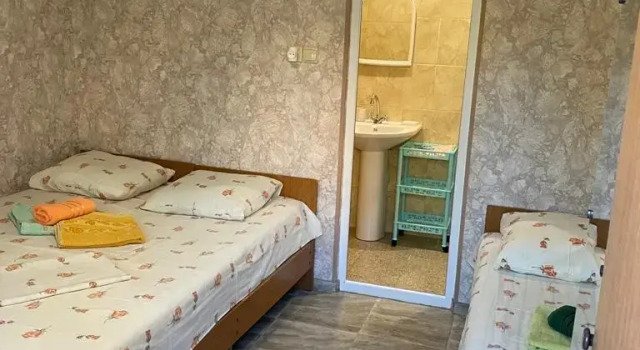 Трёхместный номер Comfort с балконом и с красивым видом из окна Меблированные комнаты Робинзон