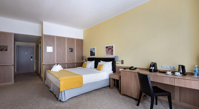 Номер Улучшенный Отель Golden Tulip