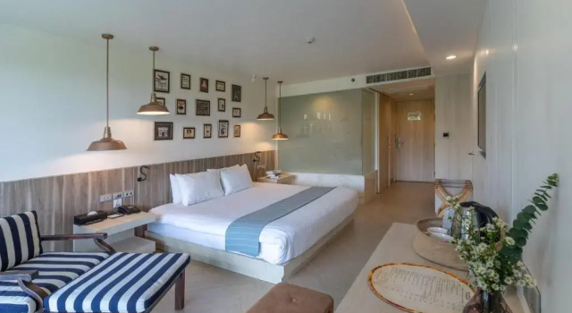 Двухместный номер Deluxe с балконом и с видом на бассейн Mayaana Beach Resort Pattaya - Formerly Golden Tulip Pattaya Beach Resort