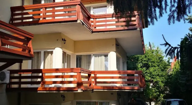Вилла Lux, Забронировать Вилла Отели Хевиз с завтраком, рядом с Церковь Сердца Христова, Завтраки
