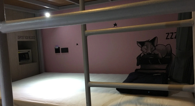 Кровать в общем номере (мужской номер) с красивым видом из окна Хостел Asleepbylantana
