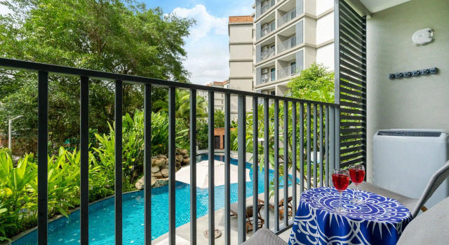 Апартаменты Superior с 2 комнатами с балконом 46m2 Luxury Poolside 1 Bedroom Free Netflix Apartments	