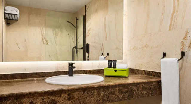 Двухместный полулюкс Отель La Quinta by Wyndham Dubai Jumeirah