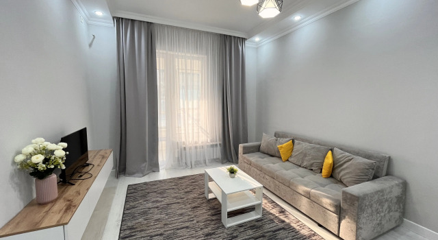 Komfortnaya Dvukhkomnatnaya V Tsentre Vozle Mega Tsentr Apartments, Prenota Appartamento Hotel a Almaty con parcheggio, Parcheggio