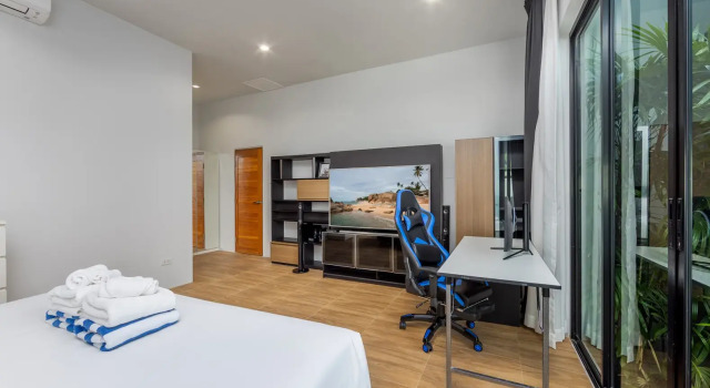 Вилла Deluxe с 4 комнатами с балконом Вилла Fam with Private Pool near Nai Harn Beach