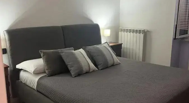 Bed&Breakfast Duomo family house, Забронировать Отель «постель и завтрак» Неаполь Кампания, рядом с Церковь Пио Монте делла Мизерикордия