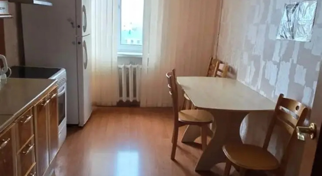 Flat 3kh-Komnatnaya, Buchen Sie Ferienwohnung Hotels in Oblast Magadan mit Parkplatz, Parkplätze