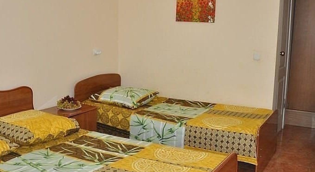Трёхместный полулюкс с красивым видом из окна Гостевой дом Арина