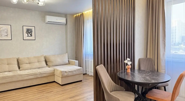 Shikarnaya Dvukhkomnatnaya s Dizainerskim Remontom s konditsionerom Flat, Boek Appartement Kalininsky district 
