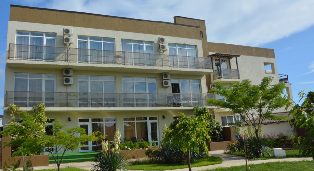 Dacha Leo Guest House
