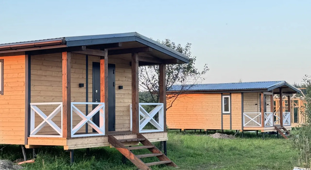u Burushki Camping, Đặt Khu cắm trại Khách sạn ở Golden Ring có chỗ đỗ xe, Bãi đậu xe