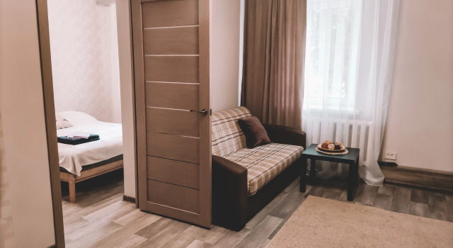Uyutnaya dvukhkomnatnaya Flat, Buchen Sie Ferienwohnung Railway district Barnaul