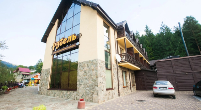 Rubel Hotel, Prenota Hotel Hotel a Ivano-Frankovsk con parcheggio, Parcheggio