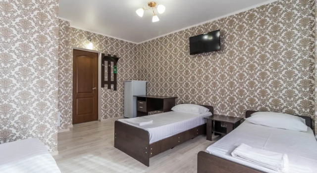 Четырёхместный номер Comfort с балконом Гостевой дом Лагуна