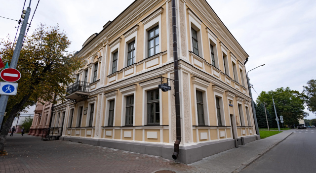 Hotel Grand Hotel, Buchen Sie Hotel Hotels in Polozk mit Parkplatz, Parkplätze