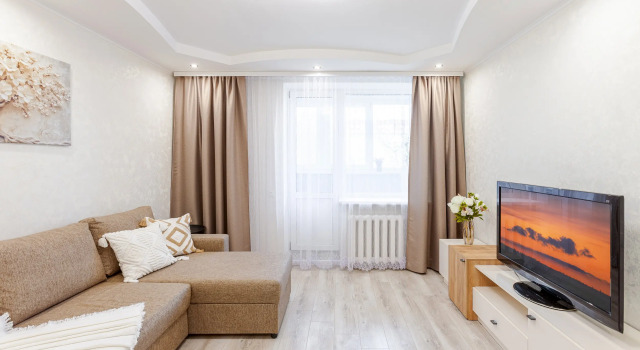 Aura-Novaya i komfortnaya dvukhkomnatnaya Flat, Réserver Appartement Kirovsky district 