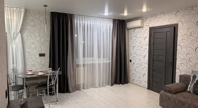 Dvukhkomnatnaya V Tsentre Goroda S Vidom Naberezhnuyu Flat, Prenota Appartamento Hotel a Central Russia con parcheggio, Parcheggio