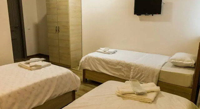 Standard Kolmen hengen huone näkymä CLICK Tbilisi Hotel