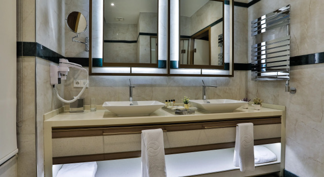Двухместный люкс с балконом и с красивым видом из окна Dreamland Golf Hotel Baku