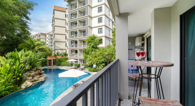 Апартаменты Superior 46m2 Luxury Poolside 1 Bedroom Free Netflix Apartments	